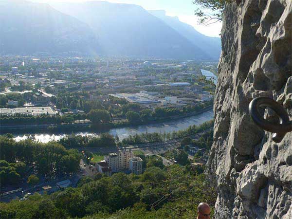 Vistas a Grenoble desde la parte difícil de la vía 