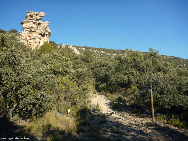 Inicio del sendero desde la pista (© Montañismo para todos) 