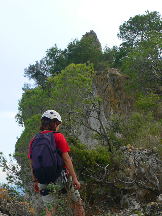 El Castellot a la vista y la zona de escalada a la izquierda 