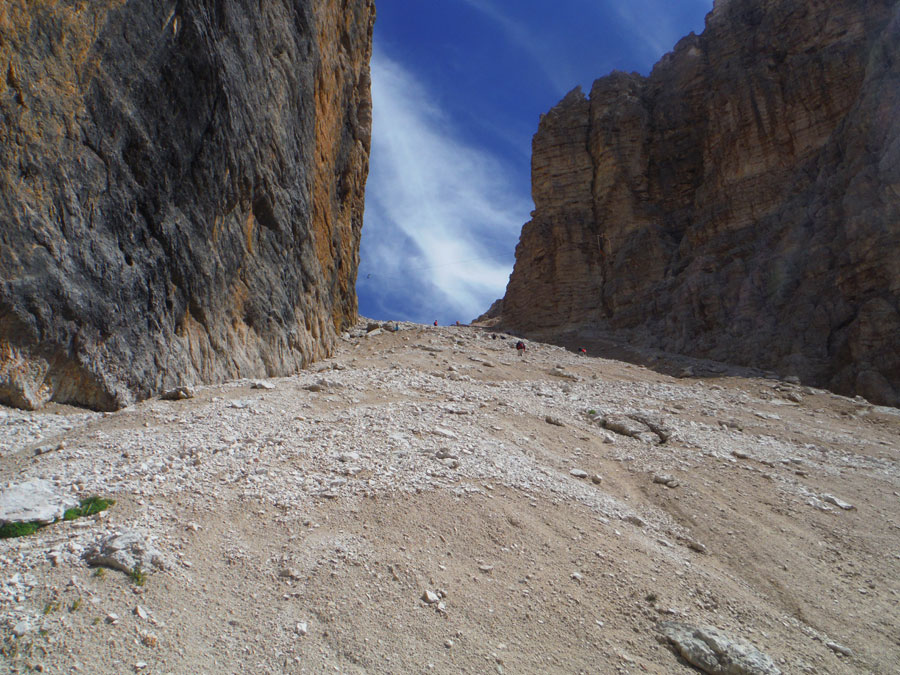 Canal de bajada desde el refugio Forcella Pordoi 