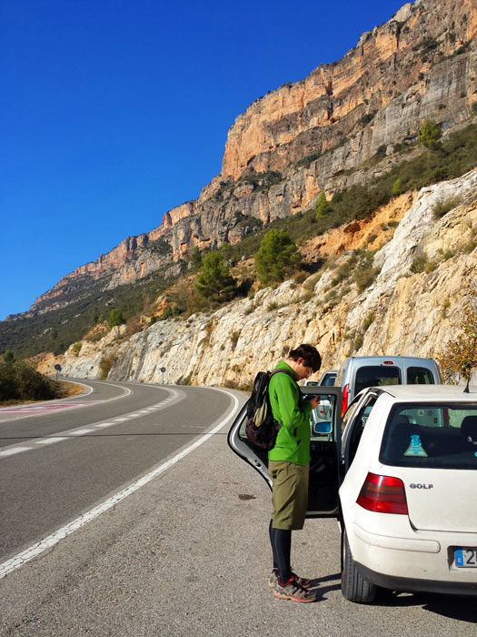 Estacionamos en la C-13 pasada la presa de Camarasa 