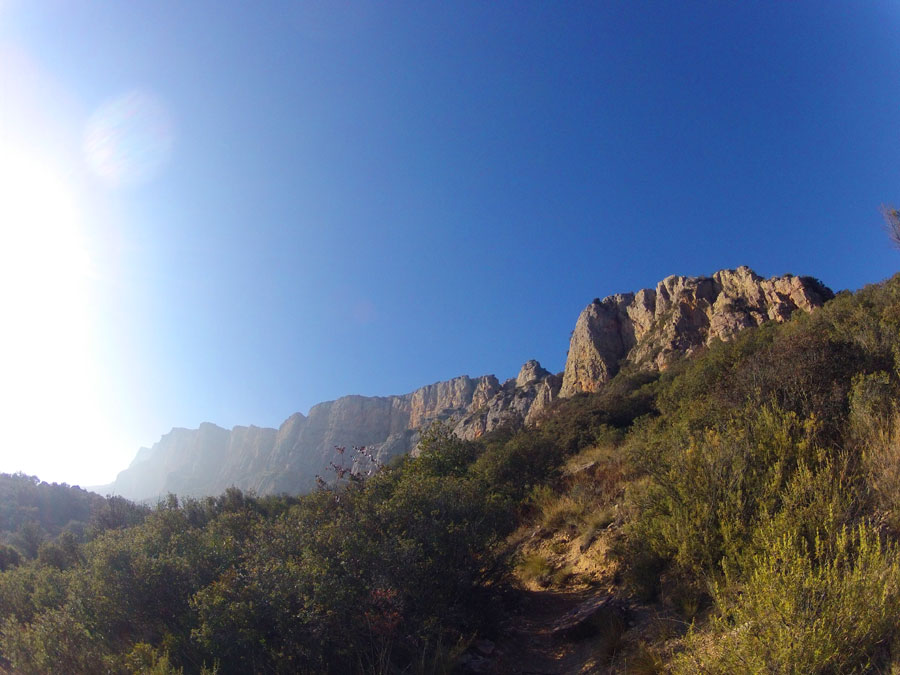 Paredes del Mont-Roig donde se encuentra la Cova del Tabac 