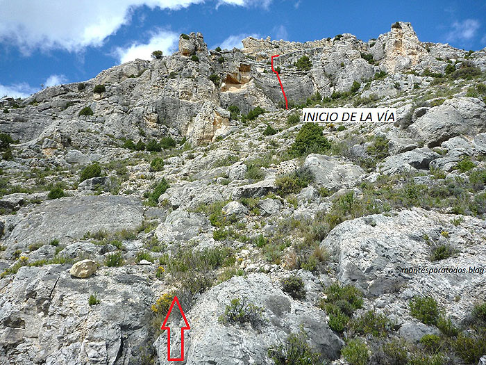 Acceso a la ferrata desde la pista (© Montañismo para todos) 