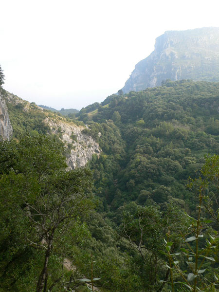 Vistas al Sur hacia el barranco del Calera y el mirador de Covalanas 