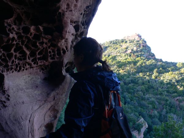 Interior de la cueva y el Castillo d