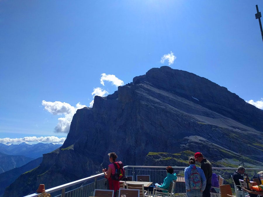 Vista general del Daubenhorn desde la terraza del Gemmipass 