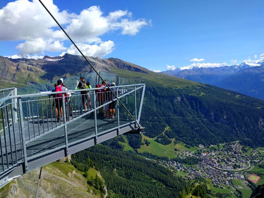 Terraza con vistas en el Gemmipass -por debajo pasa la vía ferrata de Gemmiwand 