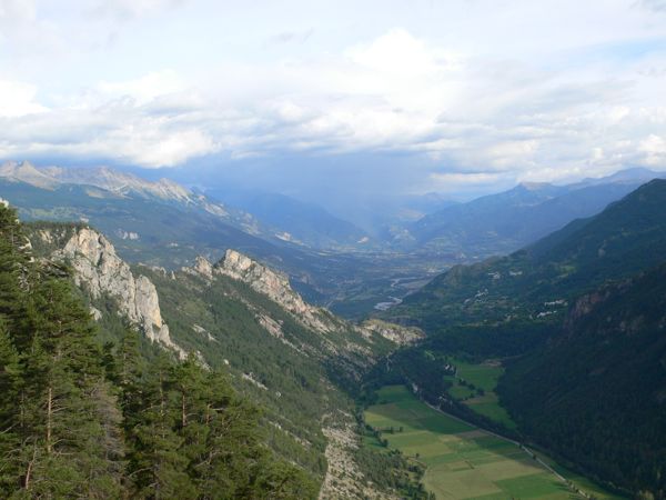 Vistas al gran valle del río la Durance 