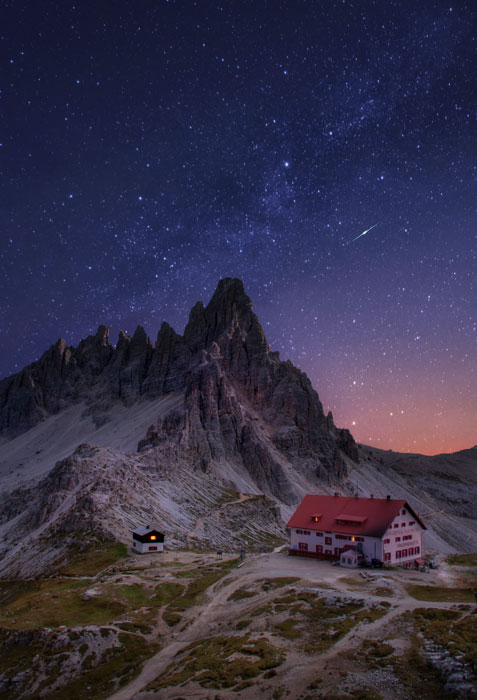 Monte Paterno de noche con el refugio Locatelli Photo by Massimiliano Morosinotto 
