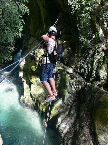 Ferrata con muchos puentes los más exigentes son los Nepalís que cruzan el Vésubie 