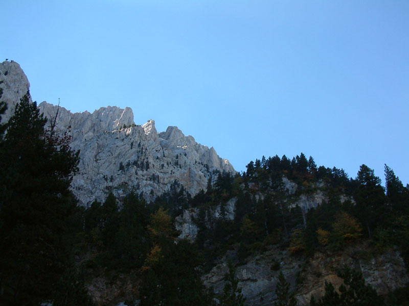 La primera vista de las paredes de la cara norte del Pedraforca 