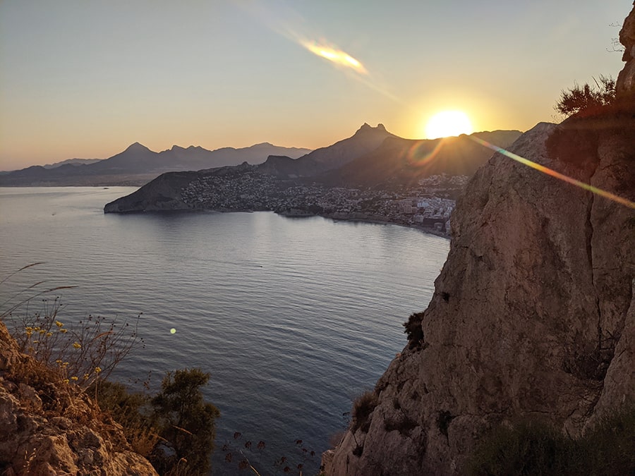 Puesta de sol ya podemos espabilar para bajar con algo de luz. 