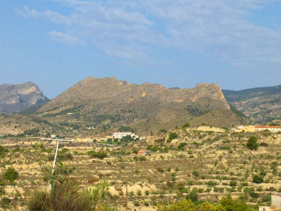 Vista completa de la Penya del Figueret de regreso a Relleu 