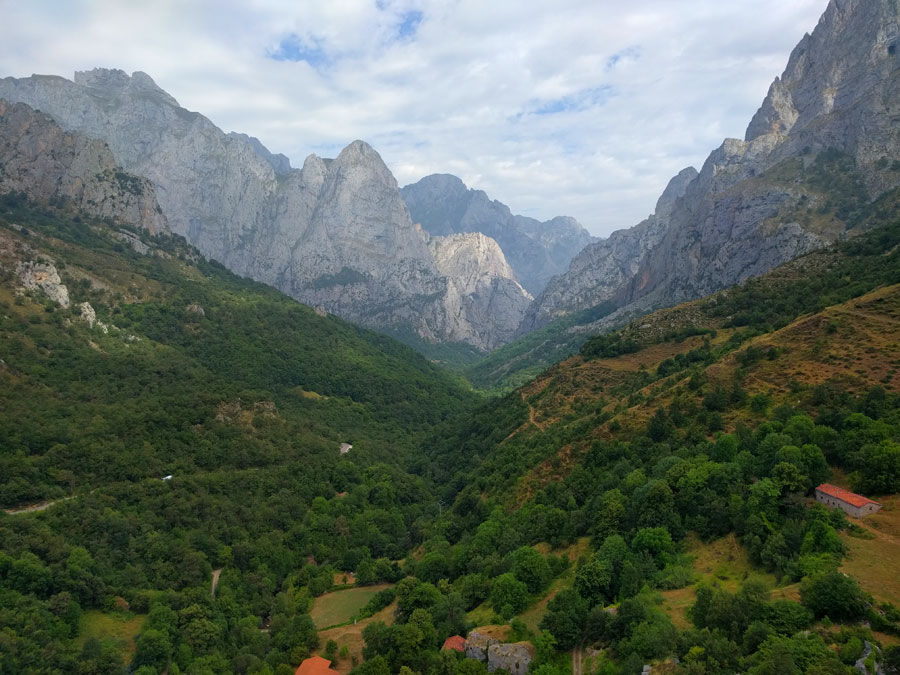 Vista al norte sobre el río Cares 
