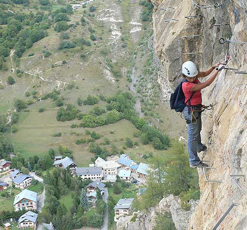 Ladeando por una cornisa muy aérea 