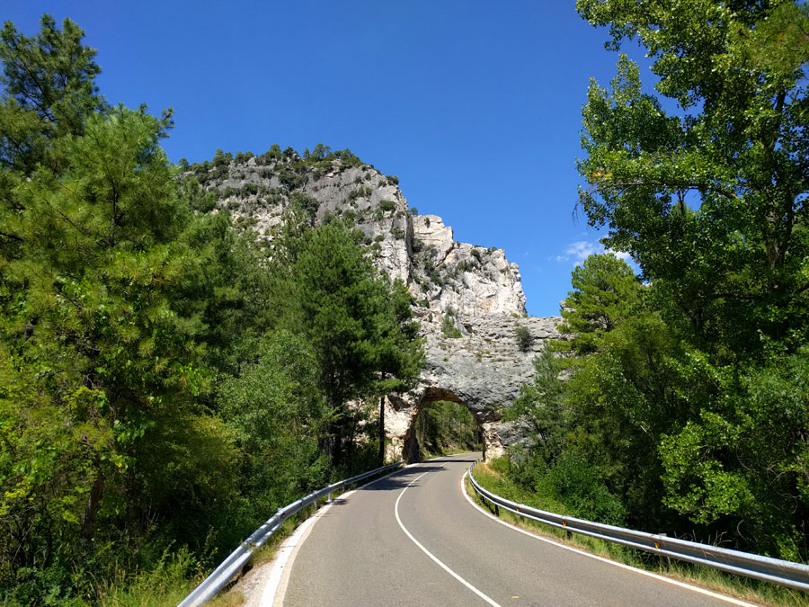 Cruzamos el arco de roca 