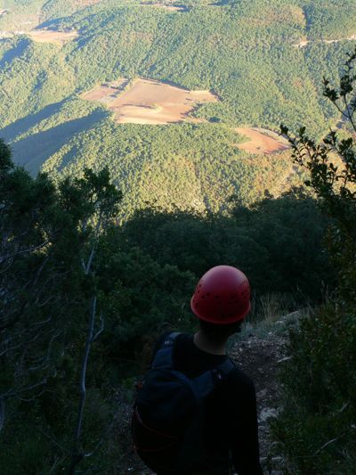El descenso combina camino y tramos equipados 