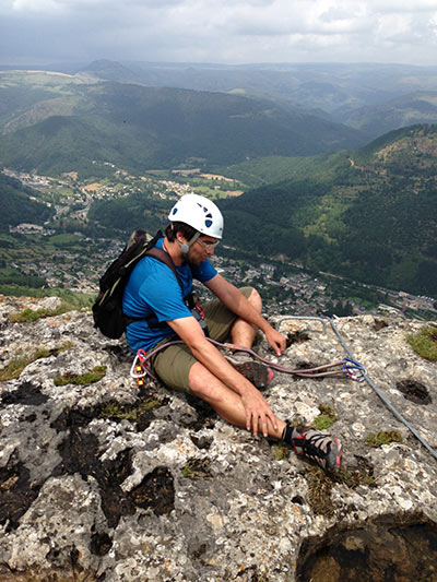 Descansando al final explosivo de la ferrata 