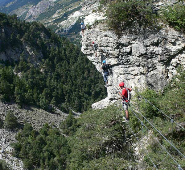 Puente tibetano inicio de la vía 