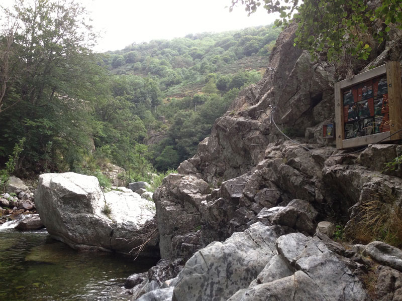 Primer paso de la vía ferrata de Rousses 