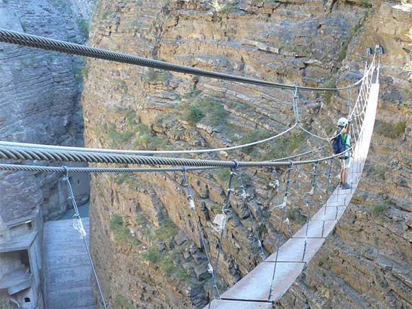Cruzamos esta pasarela de 35m y accedemos a la parte de Le Grand Frison 