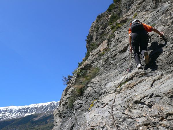 Subiendo sólo con cable de seguridad 