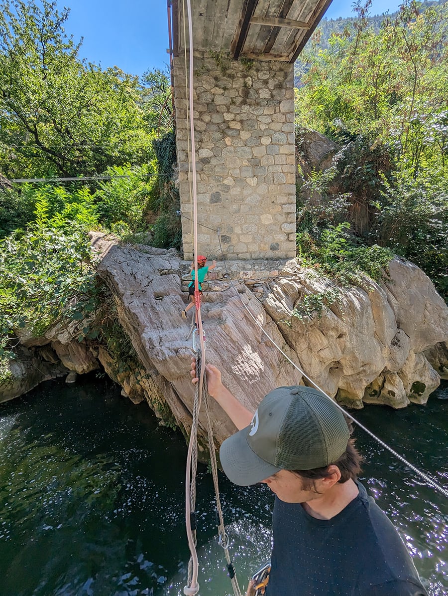 Cruzamos el río Tet colgados de un columpio 