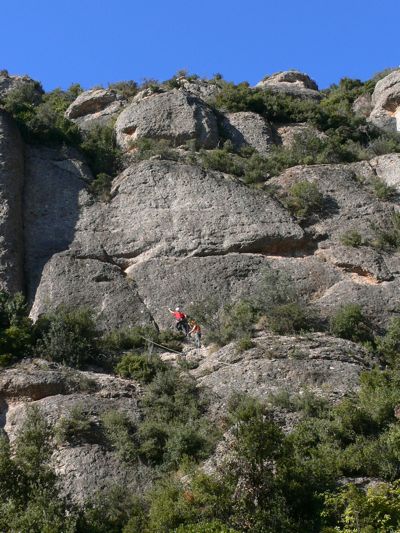 Escaladores en las paredes del Torrent del Tambor 