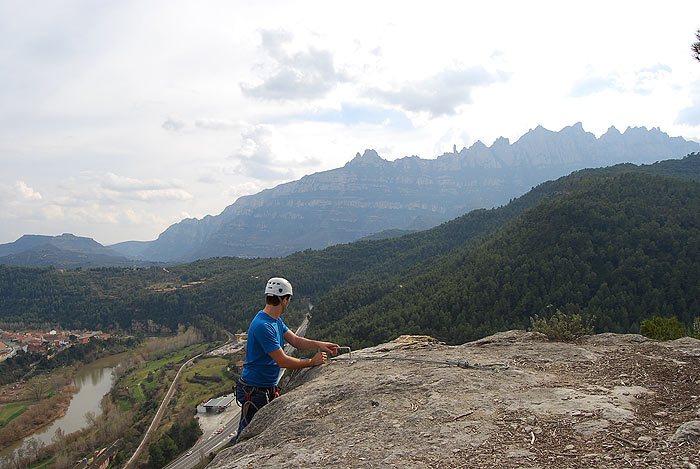 Salida de la vía con vistas a Montserrat 