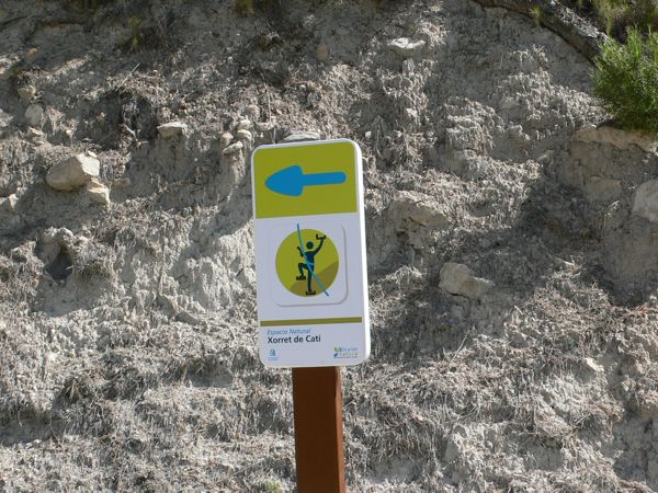 Indicador a la vía ferrata 