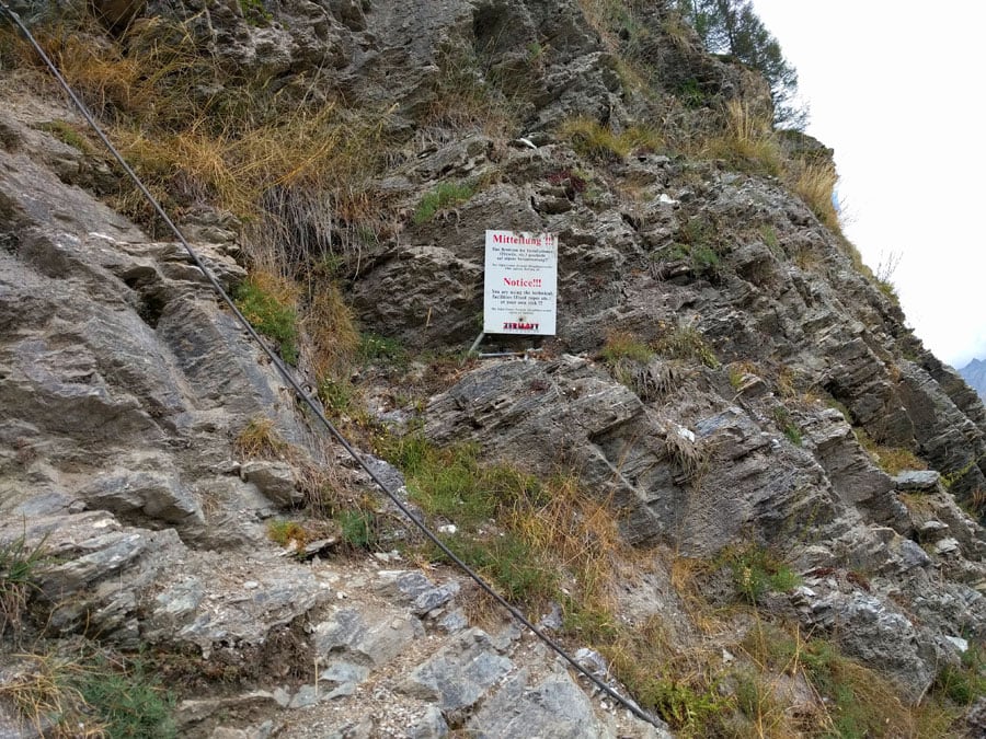 Cartel al inicio de la vía ferrata 