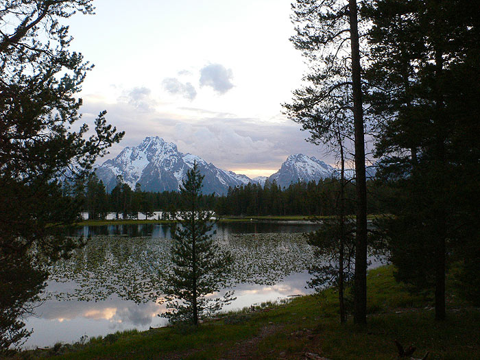 De regreso con la puesta de sol sobre las Tetons 