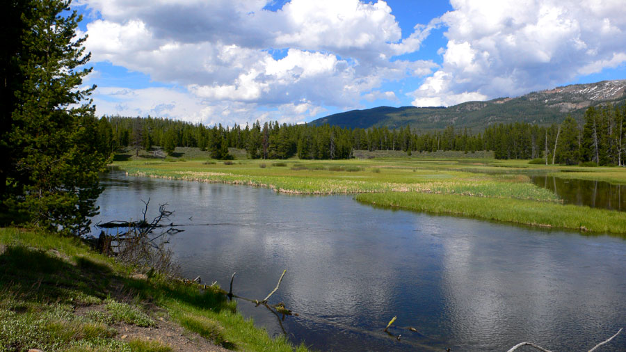 Laguna que se forma con la aguas del río Polecat 