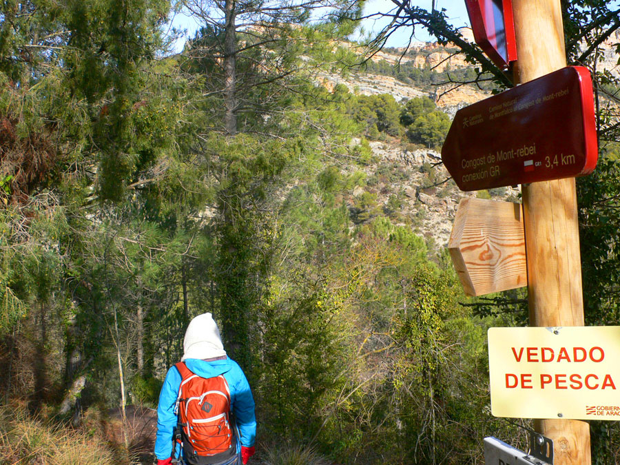 Seguimos los indicadores verticales 3,4 km. 