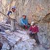 2. Unos operarios estaban desmontando la pasarela que teníamos que cruzar si o si / Ruta a pie El cañón del Colca 