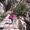 2. A la pasarela le faltaban tablones... y la caída no era poca cosa / Ruta a pie El cañón del Colca 