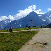Inicio del sendero junto a la casa de montaña de Männlichen -Eiger y Monch al fondo- / Ruta a pie Senderismo familiar al pie del Eiger | Suiza 