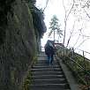 Subiendo hacia el mirador de enfrente / Ruta a pie El arco de Pravcická Brána 