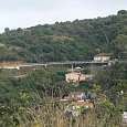 Vista del puente que cruza la carretera de les Aigues 