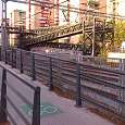 Puente para cruzar las vías de tren en la Avenida América -Hospitalet- 