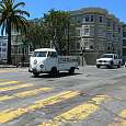 Antigua furgoneta Volkswagen en las laderas de San Francisco 