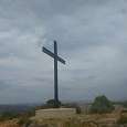 Subimos hasta la cruz de hierro siguiendo los hitos 