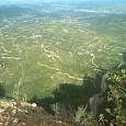 Vistas desde la cima a la carretera BP-1103 que va al Monasterio 