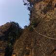 El segundo tramo de la vía ferrata está asegurado con una cuerda 