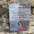 Instrucciones para pasar el obstáculo del Péndulo -nos atamos el mosquetón al anillo ventral- 