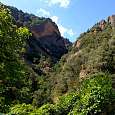 Vista hacia las paredes del cañón de Comallonga 