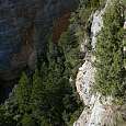 La ferrata y al fondo el Salto de la Perdiu 