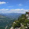 Cerca de la Foradada y en los límites del cortado tenemos grandes vistas sobre los Riscos de Vallcebre y el Pedraforca 
