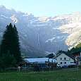 Vista del salto de agua desde el parking en Gavarnie 