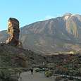 El Roque Chinchado o Dedo de Dios con el Teide al fondo 